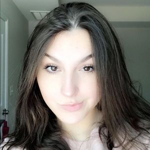 Meet your Posher, Katelyn